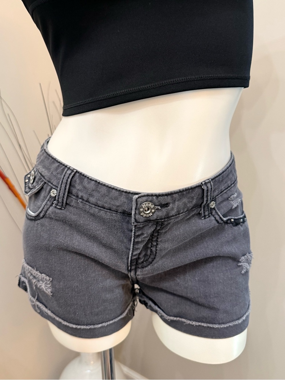 Mudd Jean Shorts Gray washed Shortie raw cuffed hem Peace sign embroidered Sz 11